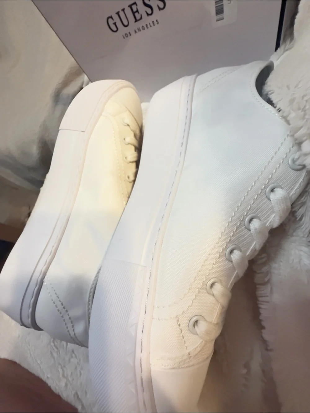Guess Women's Joezi Sneaker, White 140, size 10
